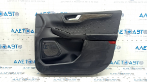 Обшивка двери карточка передняя правая Ford Escape MK4 20-22 под пищалку, черная с черной вставкой пластик, молдинг под дерево, подлокотник черный пластик, Bang & olufsen, с ручкой