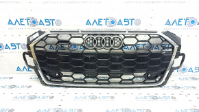 Решетка радиатора в сборе Audi A5 F5 20-25 без камеры, черный глянец+хром, S-Line, с эмблемой "quattro", вздулся хром, песок, незаводские отверстия
