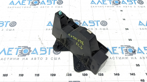 Кронштейн нижньої накладки крила передньої лівої Mazda CX-90 24-26