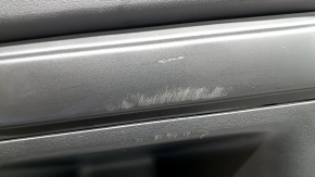 Деталь с потертостями, вид с накладкой, для Mazda CX-90 2024–2026.
