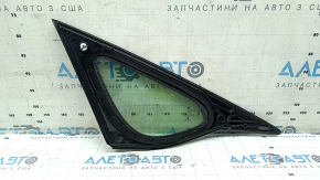 Обратная сторона форточки задней правой Honda Accord 18-22, видна срезанная направляйка.