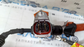 Крупный план высоковольтного разъёма проводки для Honda Accord гибрид.