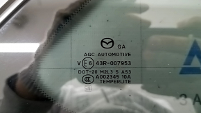 Маркировка и детали на форточке глухого стекла для Mazda CX-90 2024-2026.