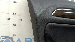 Обшивка дверей картка передня ліва Audi Q5 8R 09-17 чорна, вставка чорна шкіра, гумовий підлокітник, молдинг під дерево глянець, з ручкою, потерта, подряпини, зламане кріплення