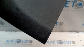 Приближеный ракурс накладки центральной консоли для Fiat 500L, возможные следы эксплуатации