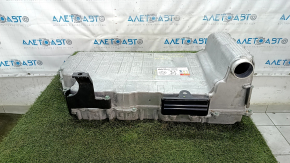Крупный план аккумуляторной батареи Mazda CX-90 2024-2026 сбоку