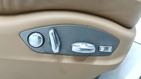 Крупный план кнопок управления и регулировки пассажирского сидения Porsche Macan.