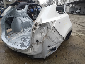 Задняя часть автомобиля Mazda CX-9 2016-2023, кузов с деформациями и краской.