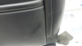 Дефект обшивки спинки водительского сиденья Jeep Cherokee, следы использования
