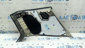 Вид с обратной стороны накладки задней стойки для BMW X7 G07 19-26.