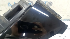 Боковой ракурс накладки воздуховода на BMW X7 G07 2019-2026, видны царапины на поверхности
