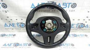 Рулевое колесо BMW X7 G07 2019-2026, ракурс с обратной стороны, детали крепления видны.