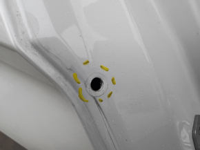 Деталь кузова с нестандартным отверстием, маркировка G30 для модели BMW 5 (2017-2023).