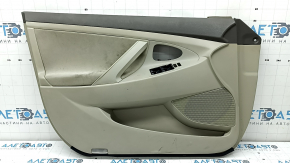 Обшивка двери карточка передняя левая Toyota Camry v40 бежевая с коричневым, вставка пластик, подлокотник велюр, под химчистку, побелел пластик, без управления, царапины