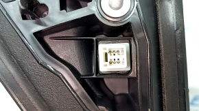 Объектив и соединения для правого зеркала Toyota Camry V40, возможные следы износа.