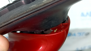 Детали крепления правого бокового зеркала Toyota Camry, показывающие состояние разъема.