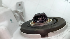 Крупный план второго разъема фары, для Toyota Camry, необходима проверка подключения.