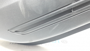 Деталь с внешней стороны, видно повреждение, ориентирована на Honda CR-V.