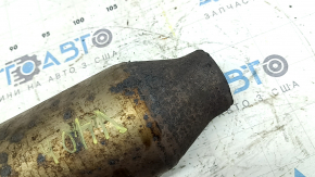 Деталь катализатора с заметными следами ржавчины, подходит для Toyota Camry, отпилен.