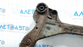 Стоящий ракурс с проколом сайлент-блока, вид слева.