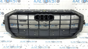 Грати радіатора grill Audi Q8 19-23 сіра з хромом без радара, з накладкою, хром фарбований в чорний глянець, зламані кріплення, тріщини, полізло покриття
