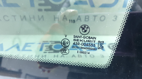 Маркировка стекла от Saint-Gobain для BMW X5 G05, подтверждается оригинальность.