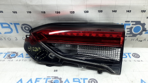 Ліхтар внутрішні двері багажника правий Toyota Rav4 19-24 Japan built, потерт
