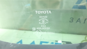 Маркировка стекла Toyota, видно на фото