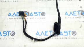 Часть проводки заднего бампера Audi Q5, на фокусе разъем.