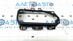 Обрамление дефлектора воздуховода передней панели левое Subaru Forester 25-26 черное