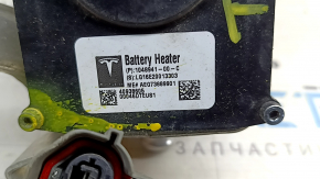 Этикетка с оригинальным номером на отопителе батареи Tesla, подтверждает оригинальность.