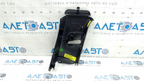 Задняя стойка правая Mercedes X247 GLB 20-26, вид сзади в хорошем состоянии.