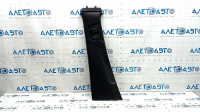 Накладка центральної стійки верхня ремінь ліва Mercedes X247 GLB 20-26 чорна, потерта