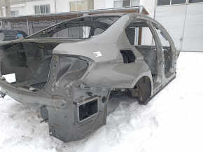 Общий вид кузова BMW 3 F30, деталь в состоянии Б/У с видимыми следами эксплуатации.