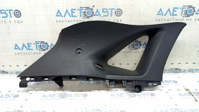 Накладка задней стойки левая Ford Escape MK4 23-26 черная, царапина, затерта