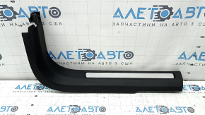 Накладка порога передня права Volvo XC60 18-26 чорна з хром вставкою, подряпини