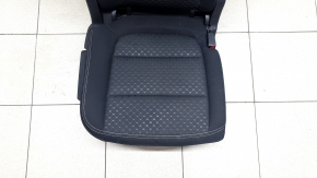 Крупный план сиденья заднего ряда Ford Escape MK4, состояние без дефектов