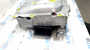 Вид сбоку на батарею ВВБ для Toyota RAV4 2019 года, в хорошем состоянии.