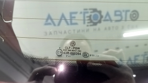 Номер стекла багажника Volkswagen Tiguan, видно небольшие повреждения.