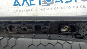 Обшивка дверей картка передня права VW Tiguan 18-18 чорна, з пищалкою, підлокітник чорна тканина, вставка тканина, вставка хром чорна, з ручкою, подряпини, полізло покриття ручки, під чищення, вм'ятина