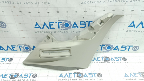 Накладка задньої стійки ліва ззаду нижня Volvo XC90 16-26 під ремінь, сіра, 2 частини, подряпини