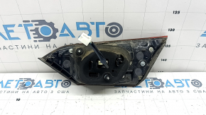 Кабель подключения фонаря внутреннего для Toyota Camry, крупный план разъёма.