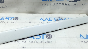 Молдинг порога левый Audi A4 B9 17-19 S-Line 195см, белый, сколы, потерт