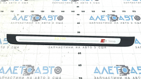 Накладка порога внешняя передняя левая Audi A6 C7 12-18 S-line, царапины, сломаны крепления