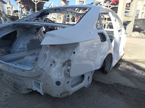 Четверть крыло задняя правая Audi A4 B9 17-19 на кузове, белая, тычки, крашенная 0.2-0.3