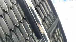 Решетка переднего бампера правая Audi A6 C7 16-16 хром молдинг, песок