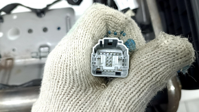 Спинка заднего ряда сидений 2 ряда левая Lincoln Corsair 20-26 без airbag, с салазками, механическое под электроскладывание, кожа черная, перфорация, с подогревом и центральным ремнем, трещина в накладке
