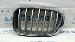 Решітка радіатора grill ліва BMW X3 F25 15-17 ніздря, хром, тріснута, дефект хрому