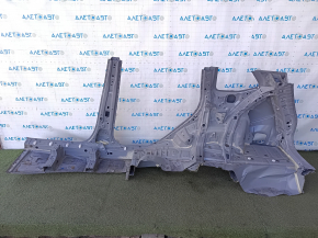Крупный план замятой четверти кузова Subaru Forester 2025-2026