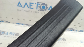 Накладка порога задняя левая Mazda CX-5 17-25 черная, царапины